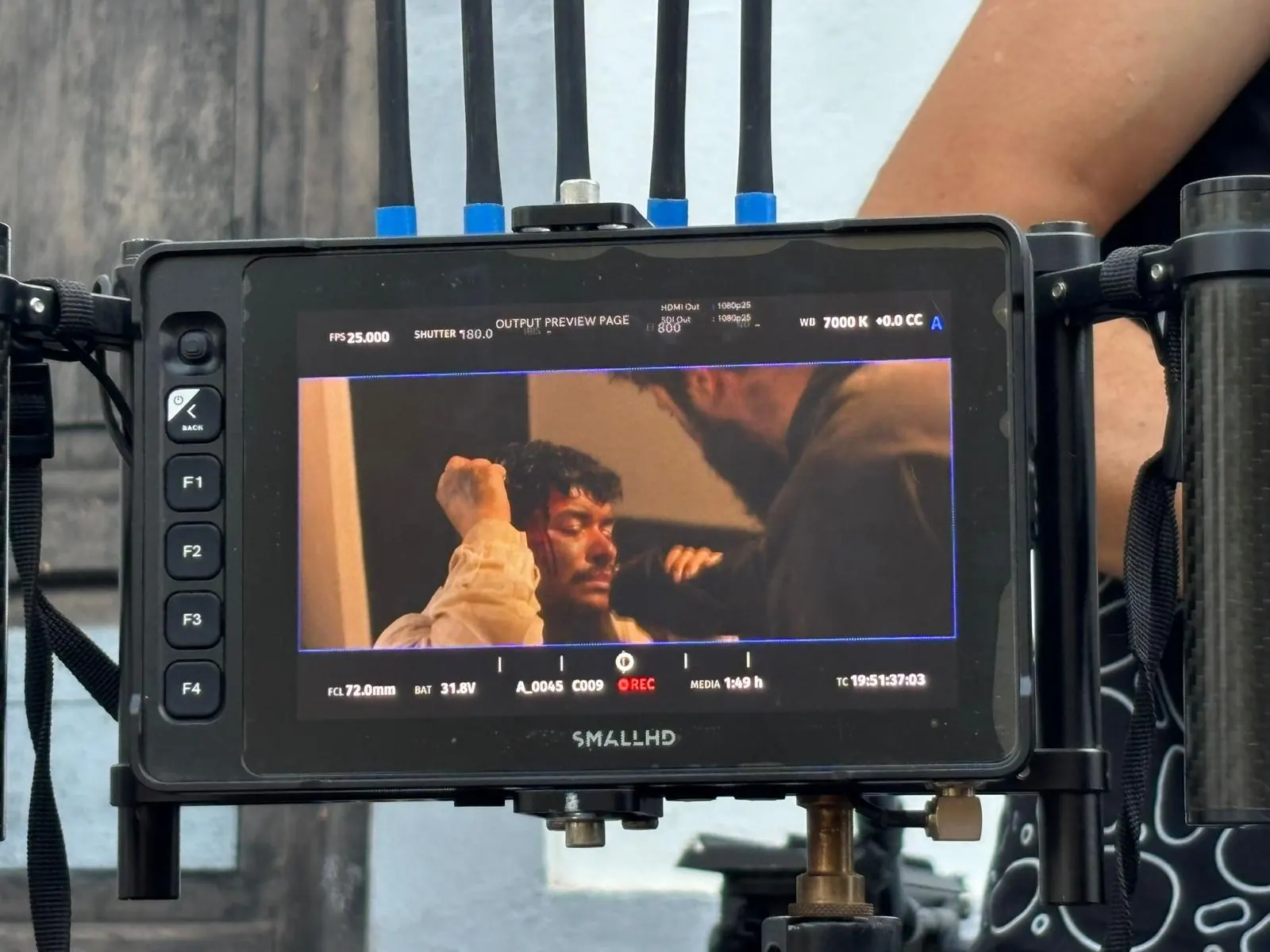 Iván Henríquez en rodaje — monitor de cámara durante una escena