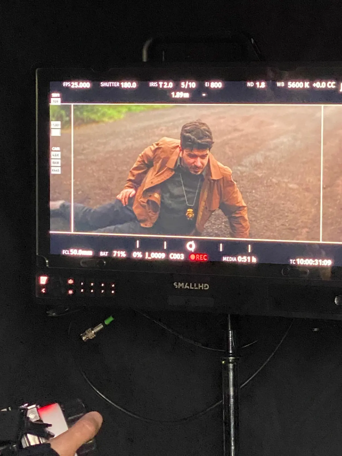 Iván Henríquez en rodaje — monitor con una escena en exteriores